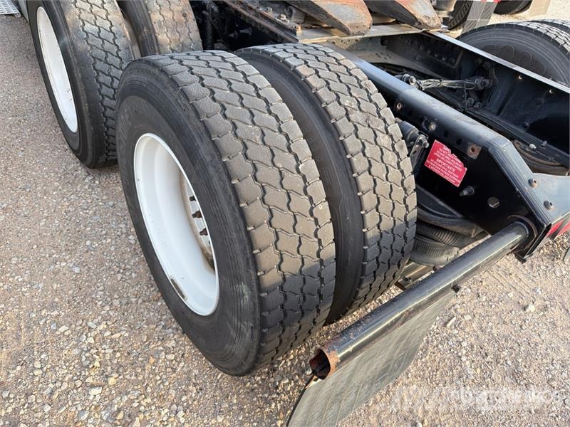 Volvo VNM64T200 6x4 T/A Day Cab Truck Tractor Trekkers