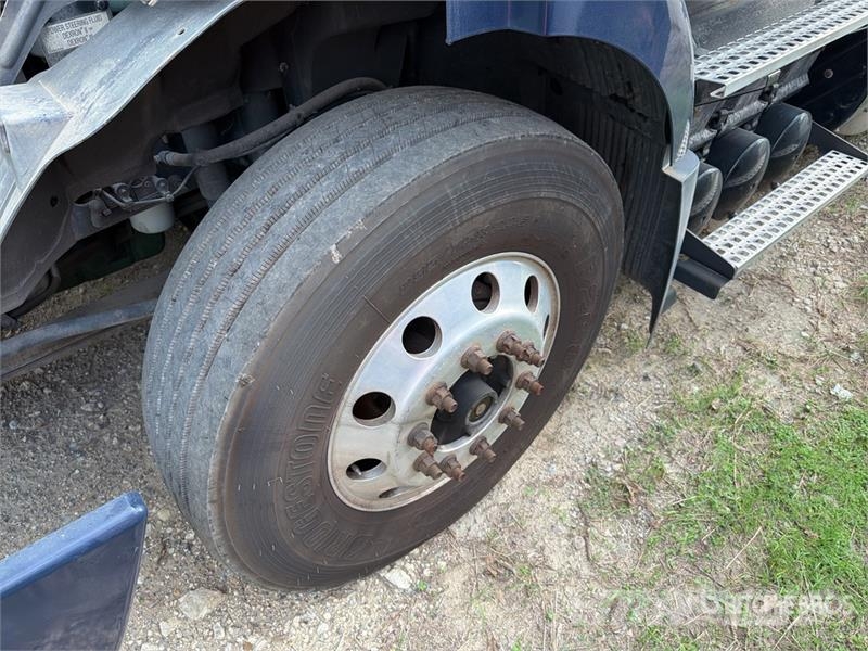Volvo VNM64T200 6x4 T/A Day Cab Truck Tractor Trekkers
