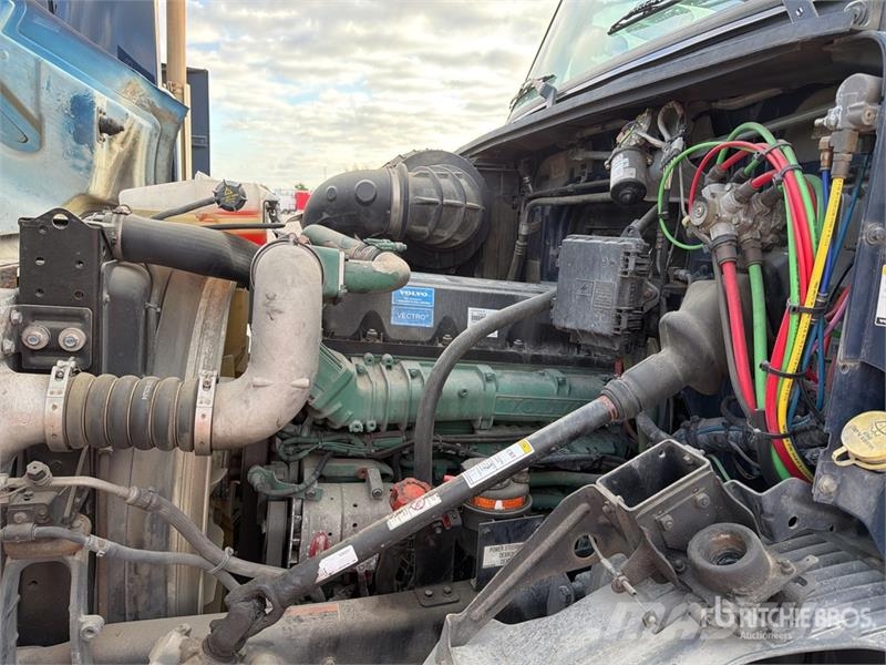 Volvo VNM64T200 6x4 T/A Day Cab Truck Tractor Trekkers