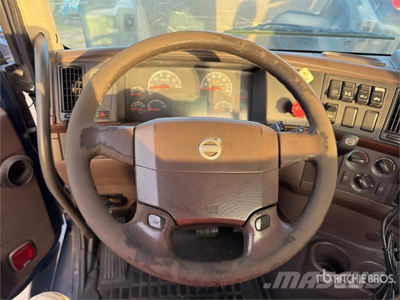 Volvo VNM64T200 6x4 T/A Day Cab Truck Tractor Trekkers
