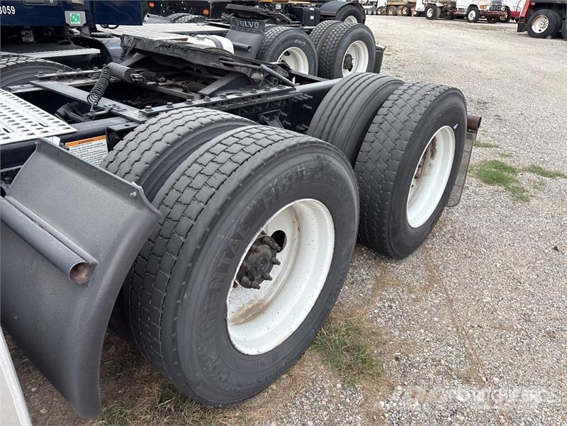 Volvo VNM64T200 6x4 T/A Day Cab Truck Tractor Trekkers