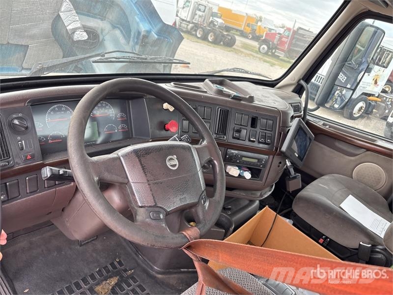 Volvo VNM64T200 6x4 T/A Day Cab Truck Tractor Trekkers