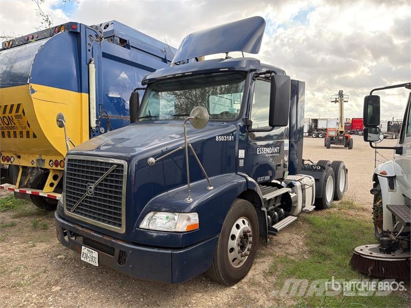 Volvo VNM64T200 6x4 T/A Day Cab Truck Tractor Trekkers