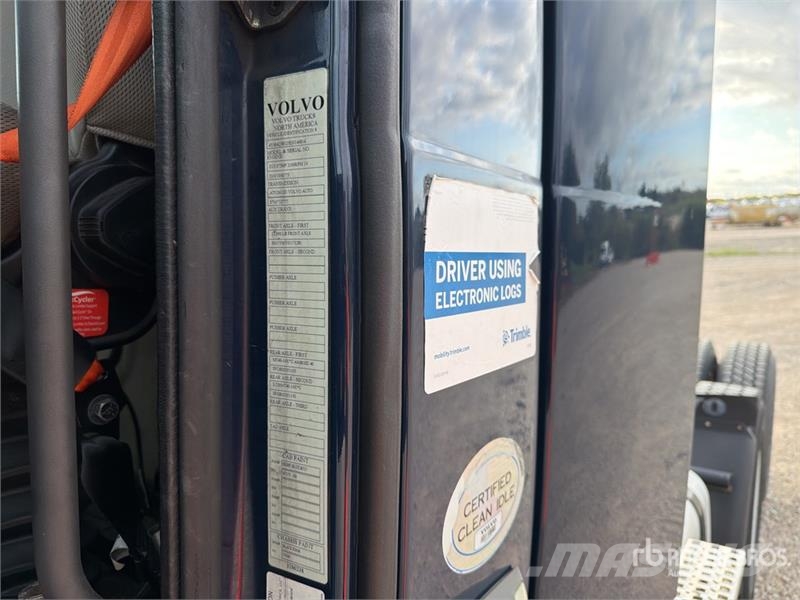 Volvo VNM64T200 6x4 T/A Day Cab Truck Tractor Trekkers