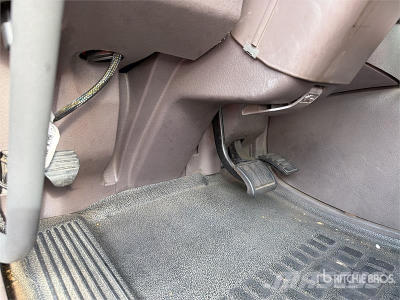 Volvo VNM64T200 6x4 T/A Day Cab Truck Tractor Trekkers