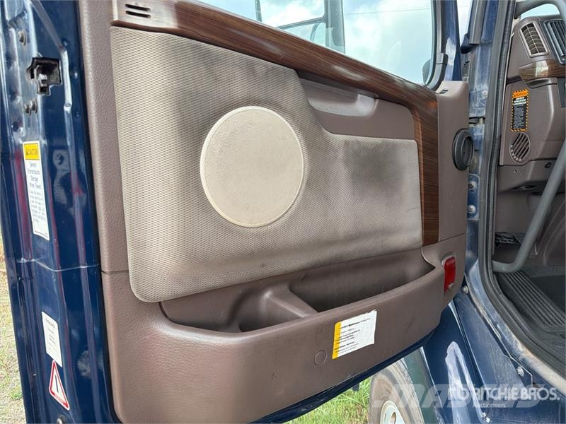 Volvo VNM64T200 6x4 T/A Day Cab Truck Tractor Trekkers