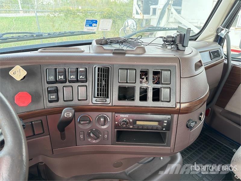 Volvo VNM64T200 6x4 T/A Day Cab Truck Tractor Trekkers