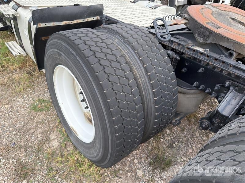 Volvo VNM64T200 6x4 T/A Day Cab Truck Tractor Trekkers