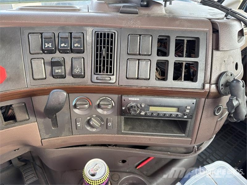 Volvo VNM64T200 6x4 T/A Day Cab Truck Tractor Trekkers