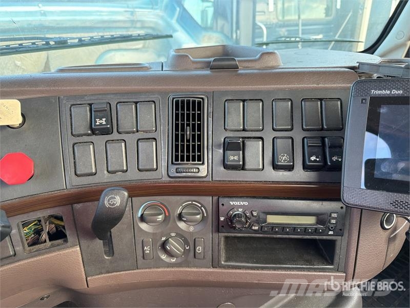 Volvo VNM64T200 6x4 T/A Day Cab Truck Tractor Trekkers