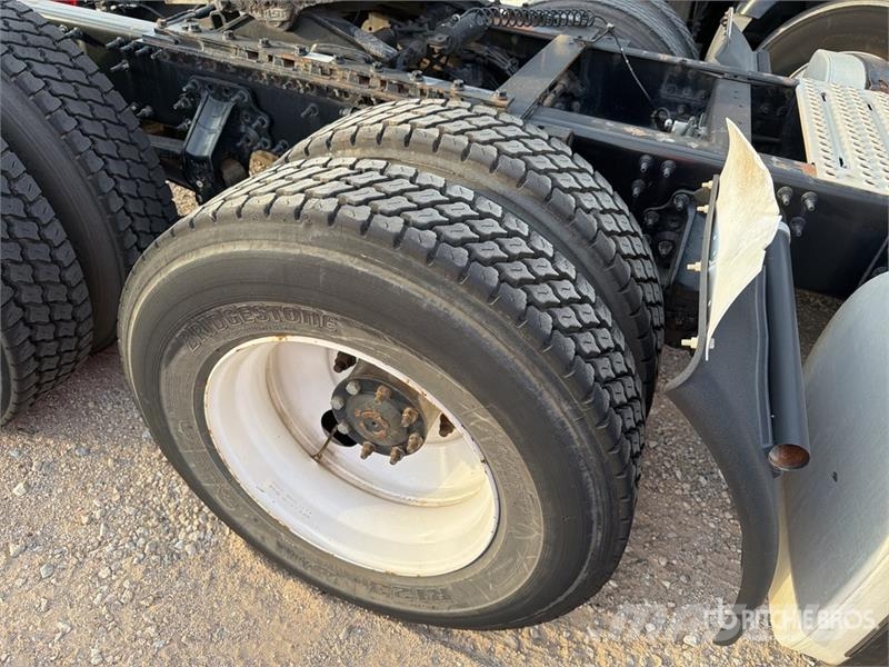Volvo VNM64T200 6x4 T/A Day Cab Truck Tractor Trekkers
