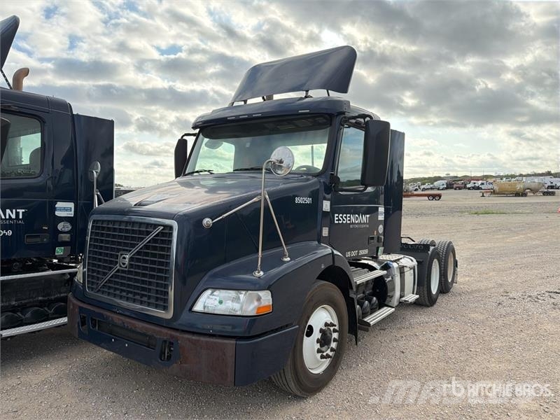 Volvo VNM64T200 6x4 T/A Day Cab Truck Tractor Trekkers