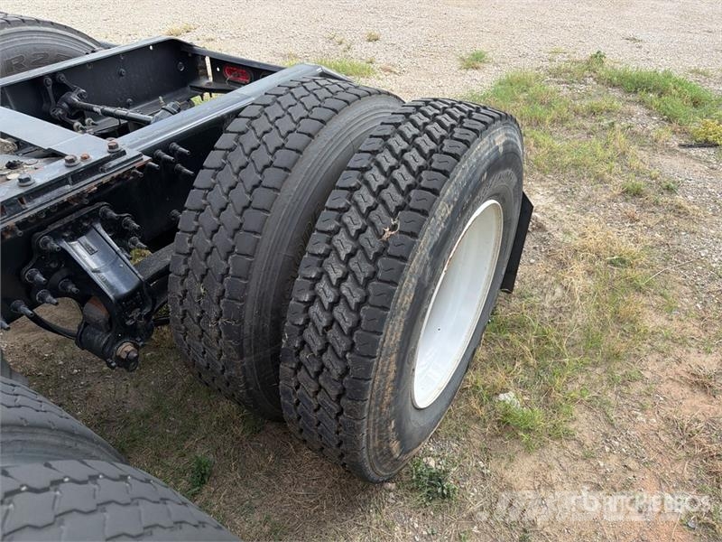 Volvo VNM64T200 6x4 T/A Day Cab Truck Tractor Trekkers