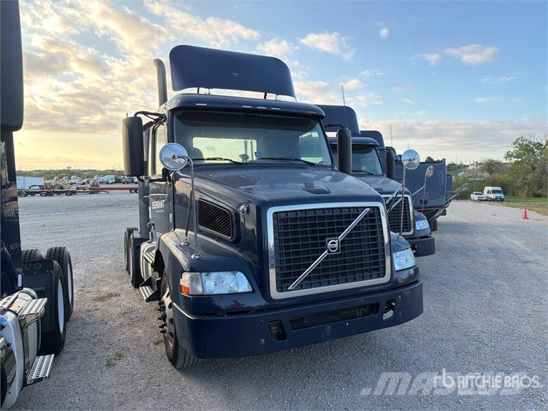 Volvo VNM64T200 6x4 T/A Day Cab Truck Tractor Trekkers