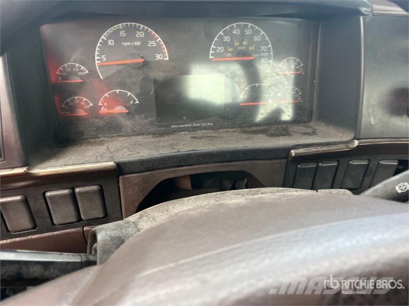Volvo VNM64T200 6x4 T/A Day Cab Truck Tractor Trekkers