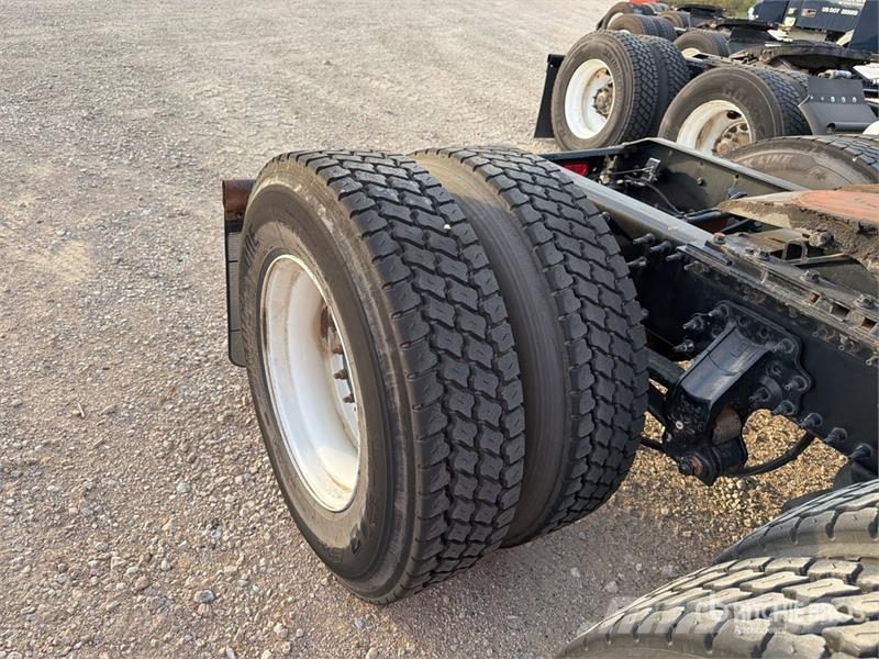 Volvo VNM64T200 6x4 T/A Day Cab Truck Tractor Trekkers
