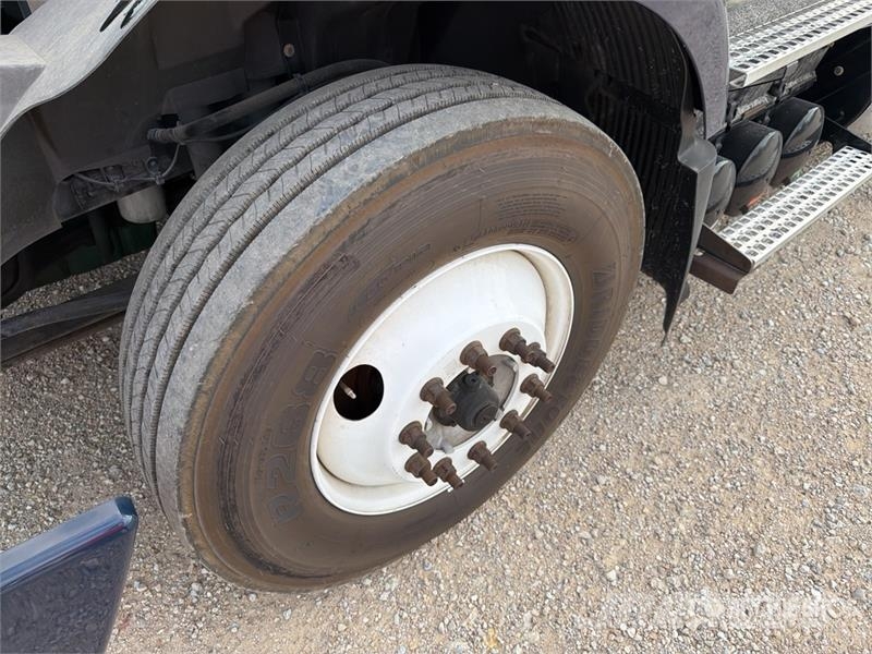 Volvo VNM64T200 6x4 T/A Day Cab Truck Tractor Trekkers
