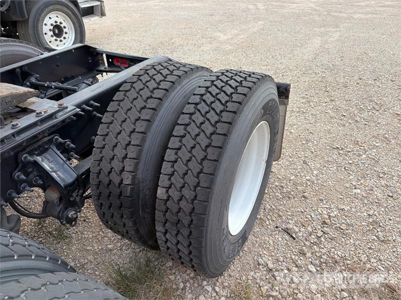 Volvo VNM64T200 6x4 T/A Day Cab Truck Tractor Trekkers