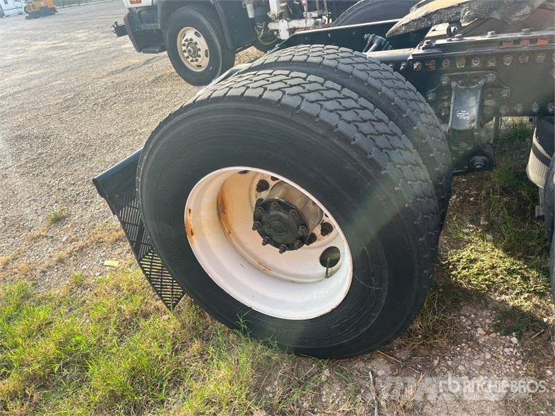 Volvo VNM64T200 6x4 T/A Day Cab Truck Tractor Trekkers