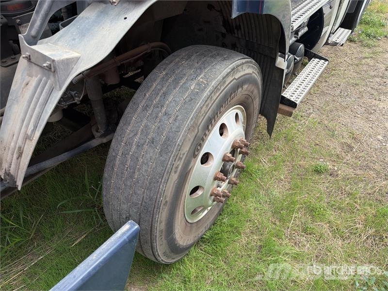 Volvo VNM64T200 6x4 T/A Day Cab Truck Tractor Trekkers