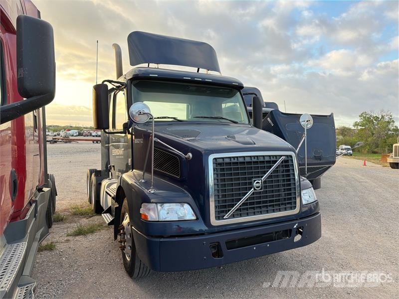 Volvo VNM64T200 6x4 T/A Day Cab Truck Tractor Trekkers