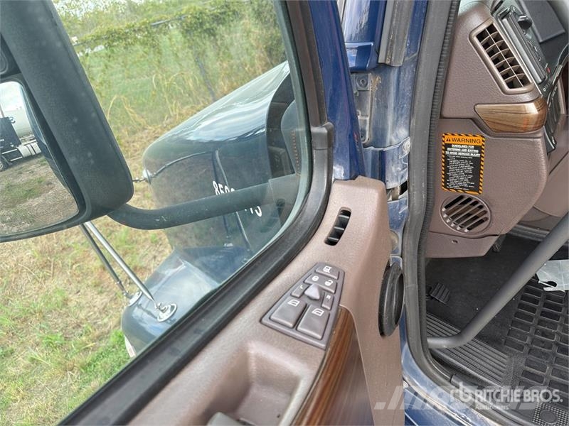 Volvo VNM64T200 6x4 T/A Day Cab Truck Tractor Trekkers