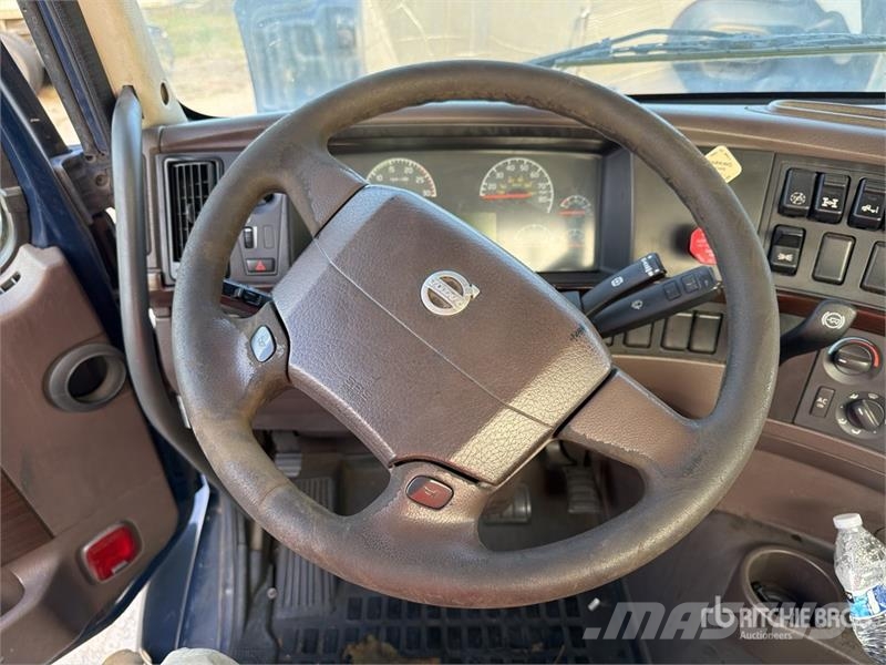 Volvo VNM64T200 6x4 T/A Day Cab Truck Tractor Trekkers