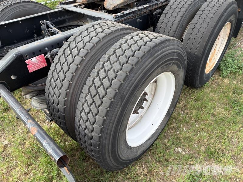 Volvo VNM64T200 6x4 T/A Day Cab Truck Tractor Trekkers
