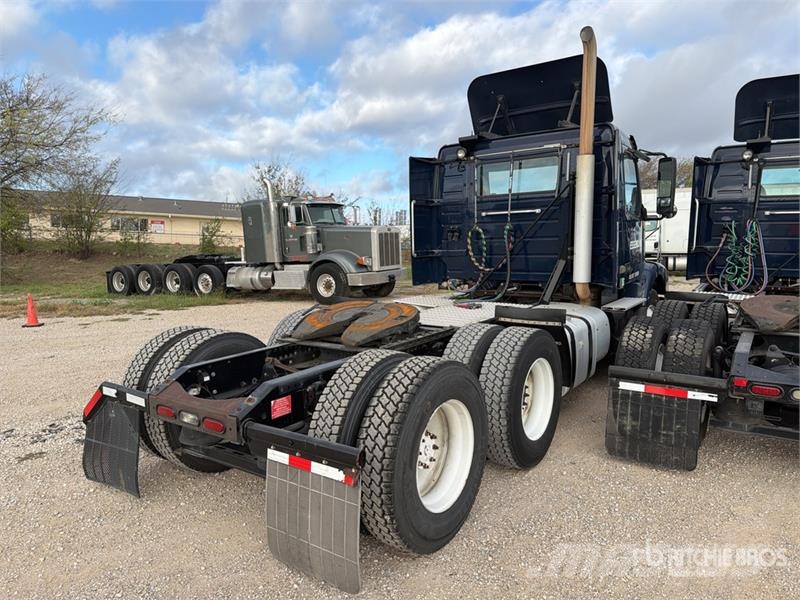 Volvo VNM64T200 6x4 T/A Day Cab Truck Tractor Trekkers