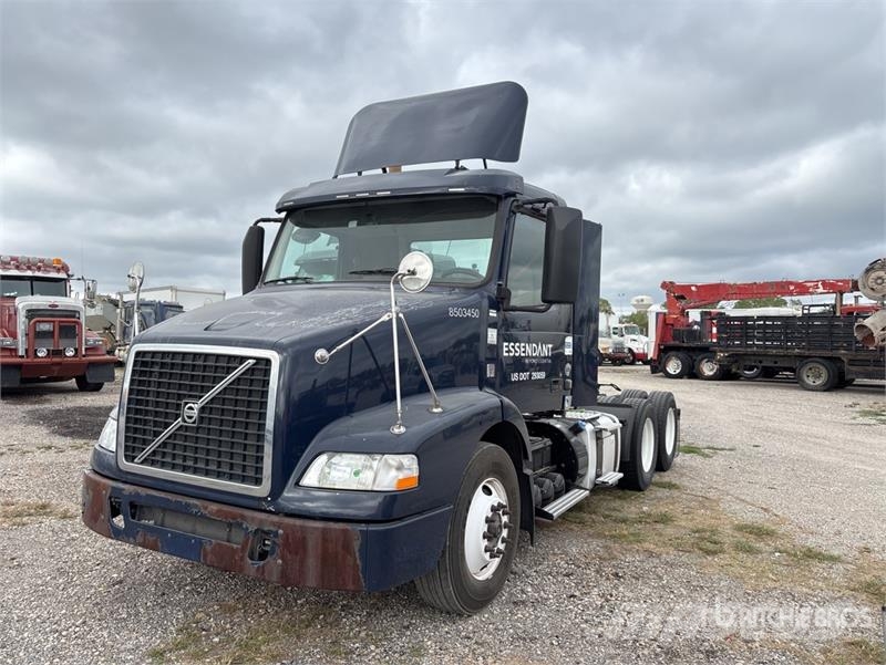 Volvo VNM64T200 6x4 T/A Day Cab Truck Tractor Trekkers