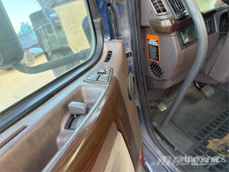 Volvo VNM64T200 6x4 T/A Day Cab Truck Tractor Trekkers