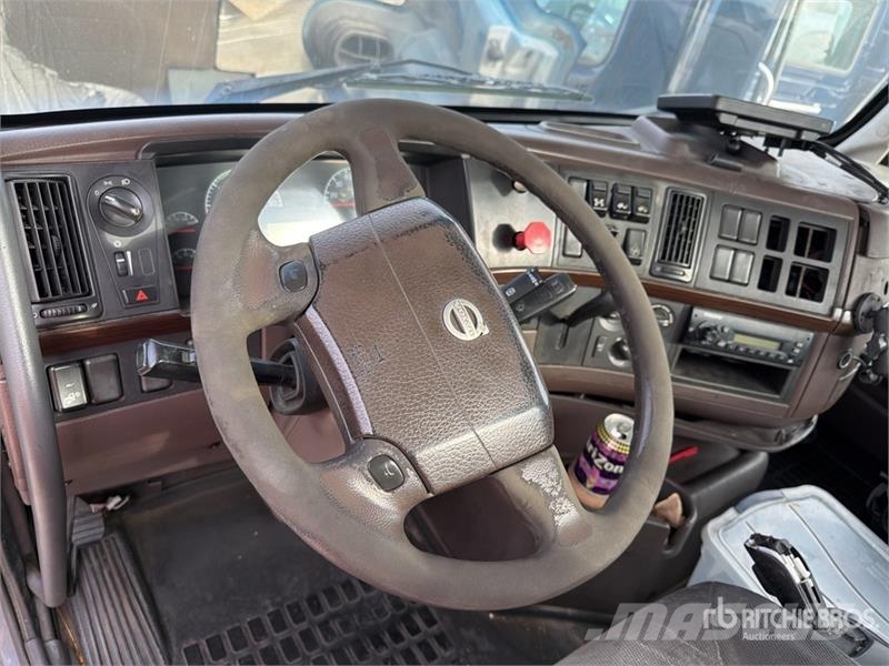 Volvo VNM64T200 6x4 T/A Day Cab Truck Tractor Trekkers