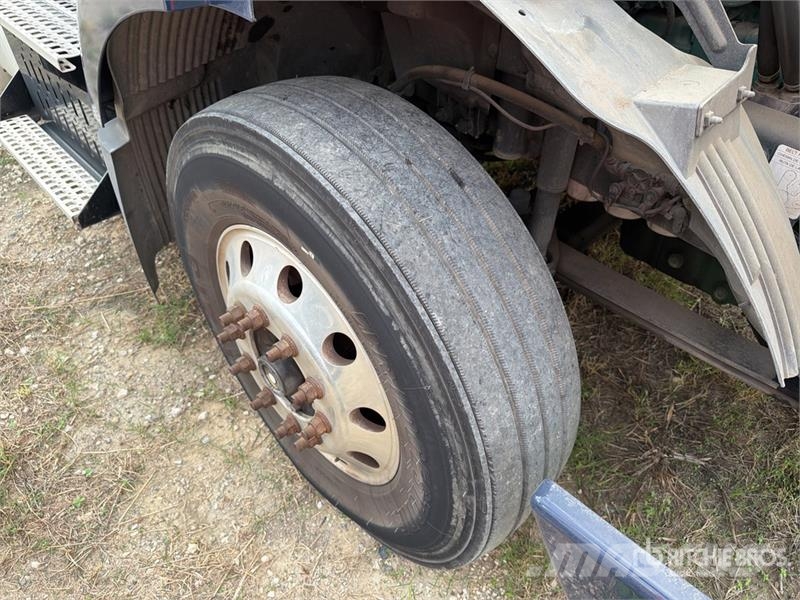 Volvo VNM64T200 6x4 T/A Day Cab Truck Tractor Trekkers