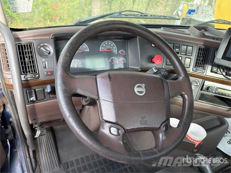 Volvo VNM64T200 6x4 T/A Day Cab Truck Tractor Trekkers