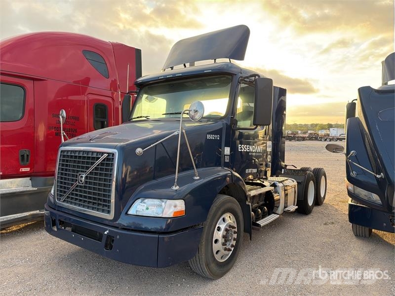 Volvo VNM64T200 6x4 T/A Day Cab Truck Tractor Trekkers