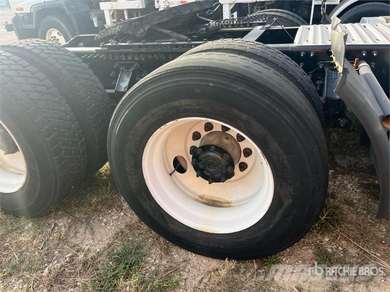 Volvo VNM64T200 6x4 T/A Day Cab Truck Tractor Trekkers
