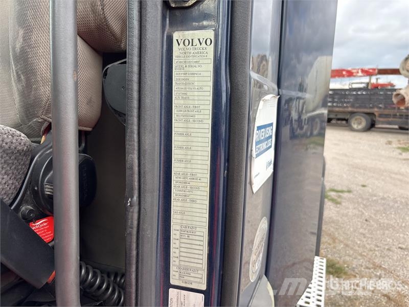 Volvo VNM64T200 6x4 T/A Day Cab Truck Tractor Trekkers