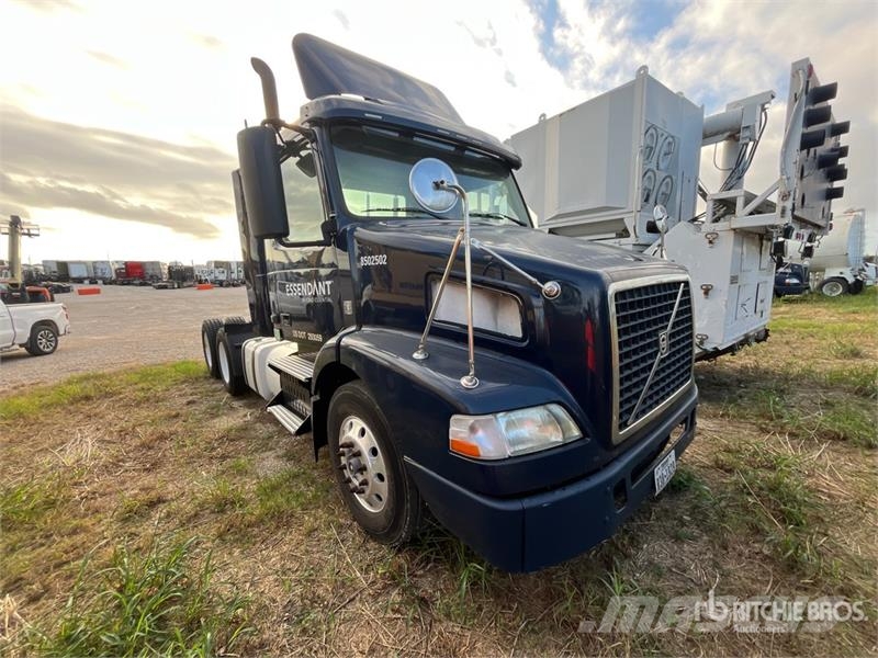 Volvo VNM64T200 6x4 T/A Day Cab Truck Tractor Trekkers