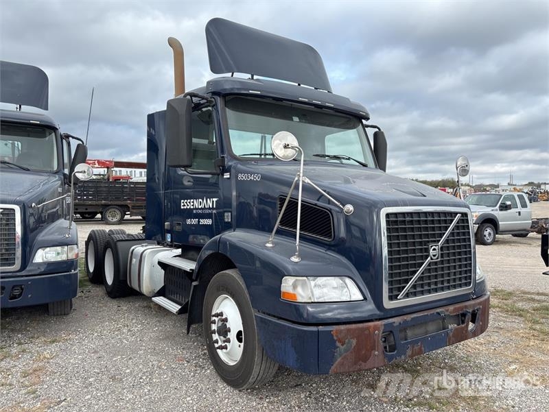 Volvo VNM64T200 6x4 T/A Day Cab Truck Tractor Trekkers