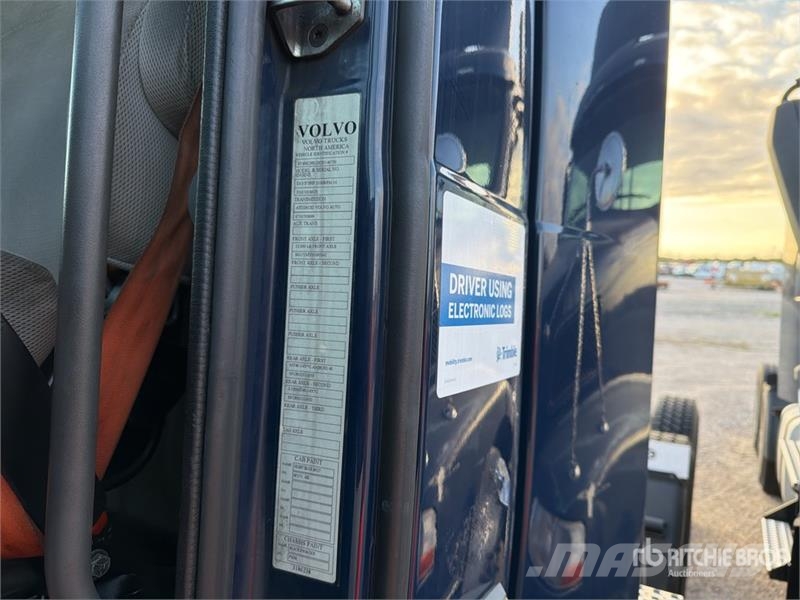 Volvo VNM64T200 6x4 T/A Day Cab Truck Tractor Trekkers