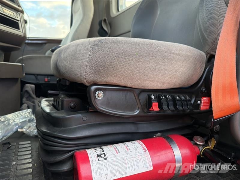 Volvo VNM64T200 6x4 T/A Day Cab Truck Tractor Trekkers