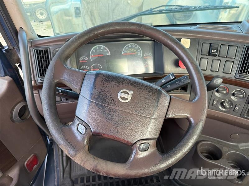 Volvo VNM64T200 6x4 T/A Day Cab Truck Tractor Trekkers