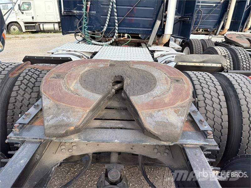 Volvo VNM64T200 6x4 T/A Day Cab Truck Tractor Trekkers