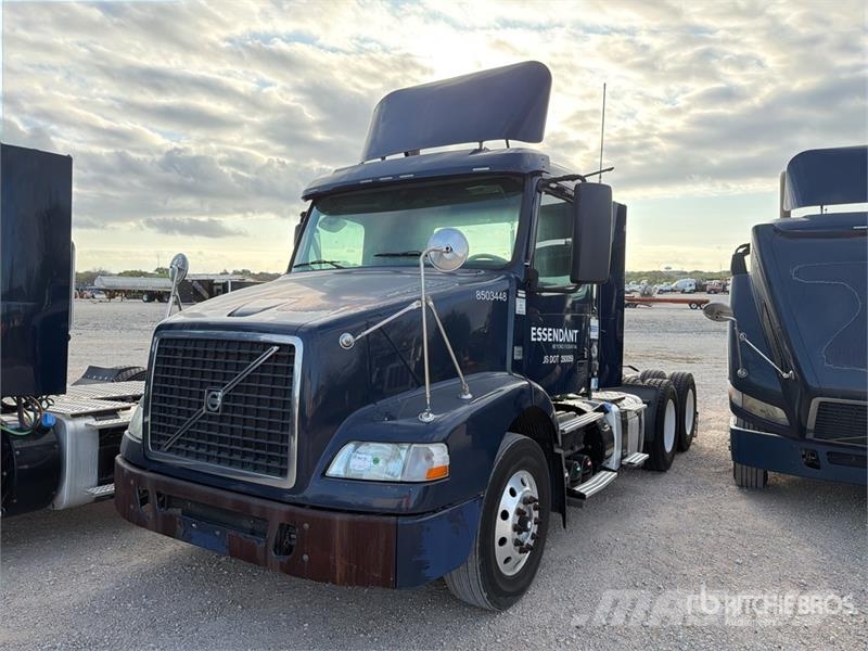 Volvo VNM64T200 6x4 T/A Day Cab Truck Tractor Trekkers