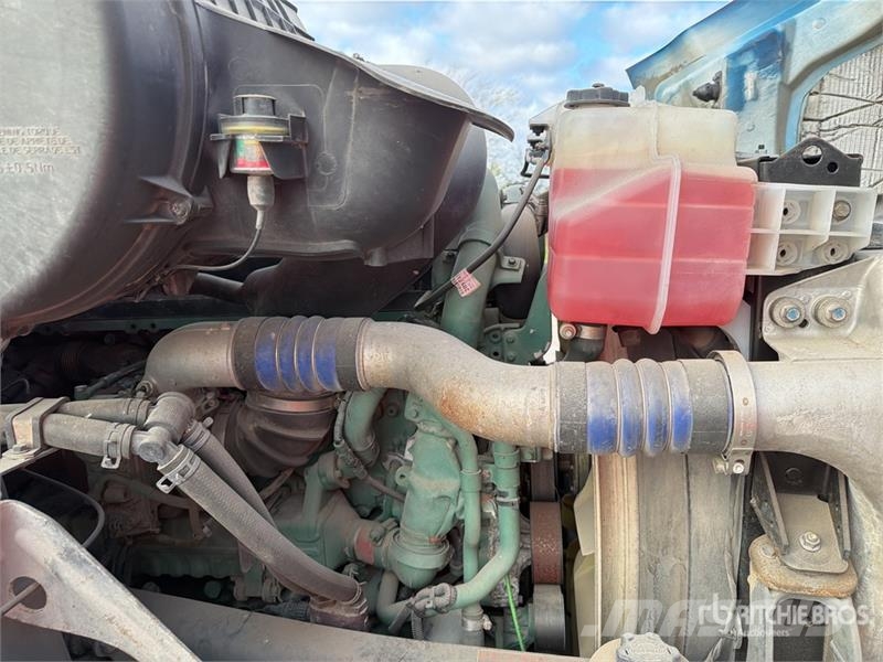 Volvo VNM64T200 6x4 T/A Day Cab Truck Tractor Trekkers