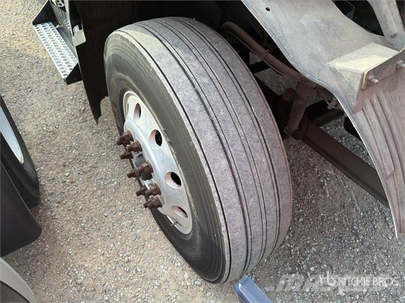 Volvo VNM64T200 6x4 T/A Day Cab Truck Tractor Trekkers