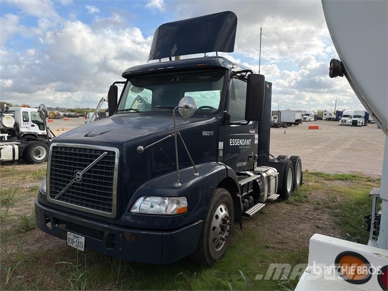 Volvo VNM64T200 6x4 T/A Day Cab Truck Tractor Trekkers