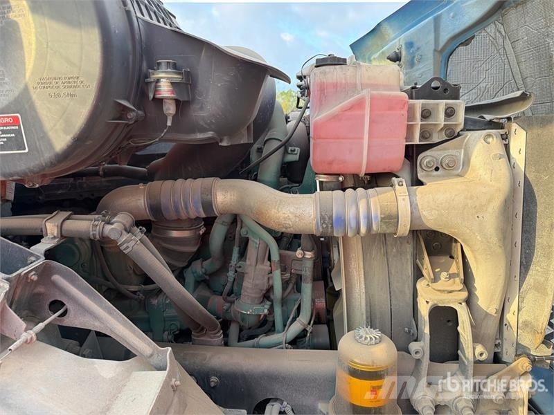 Volvo VNM64T200 6x4 T/A Day Cab Truck Tractor Trekkers