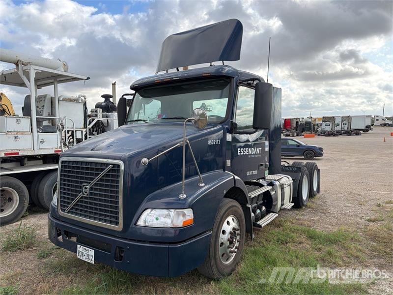 Volvo VNM64T200 6x4 T/A Day Cab Truck Tractor Trekkers