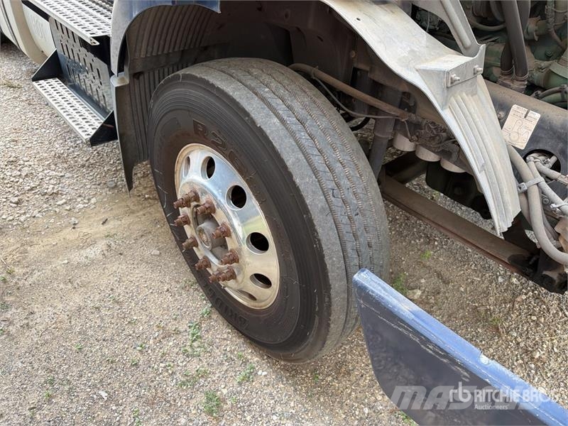 Volvo VNM64T200 6x4 T/A Day Cab Truck Tractor Trekkers